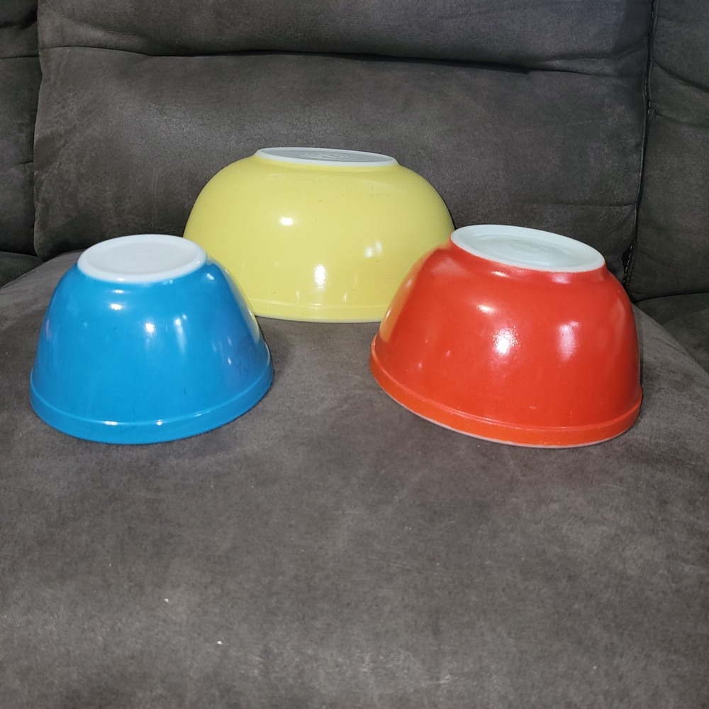 Vtg 50s PYREX PRIMARY COLORS Nesting Mixing Bowls Set 3 Yellow Red Blue